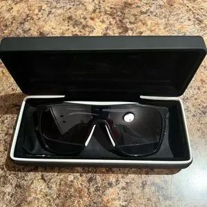 Givenchy GV 7040/S 0TEM-9O Black White Shield Sunglasses Givenchy GV 7040/S - TEM 9O Black White | Sunglasses Man main image 4